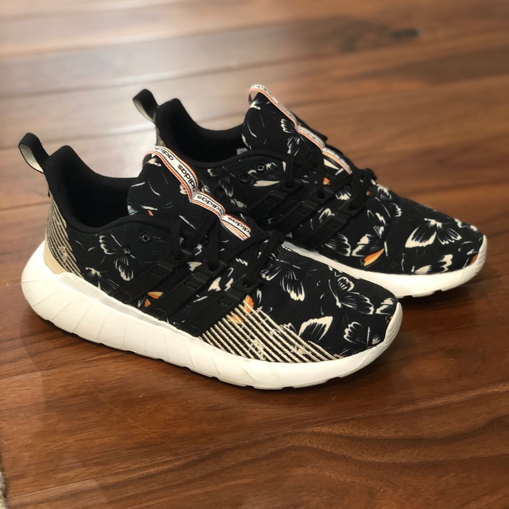 Adidas Questar Flow Sneaker sz. 6